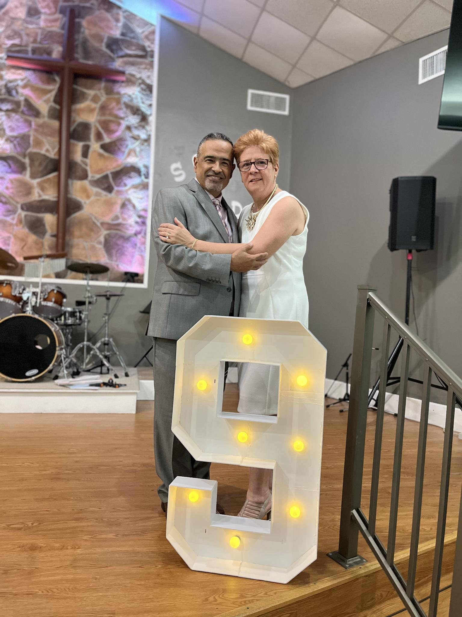 Pastor Eric Napoleón y Pastora Teresita Cárdenas